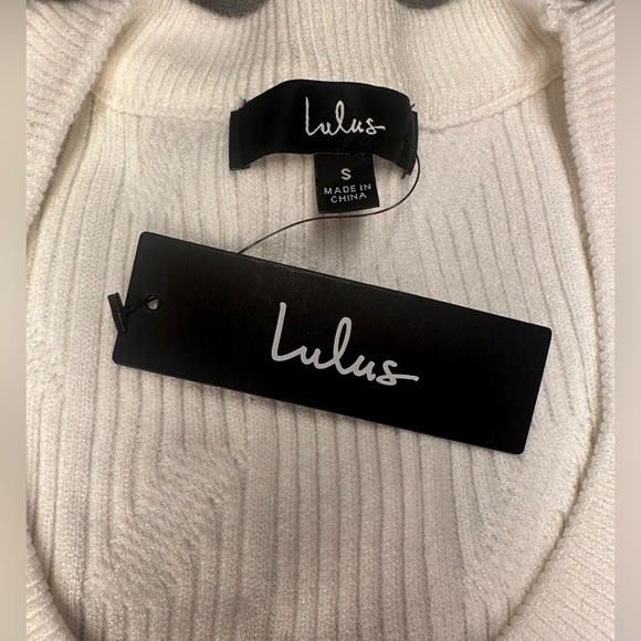 White Sweater by Lulus with texture long sleeve and rounded neck New with Tags - Picture 4 of 8